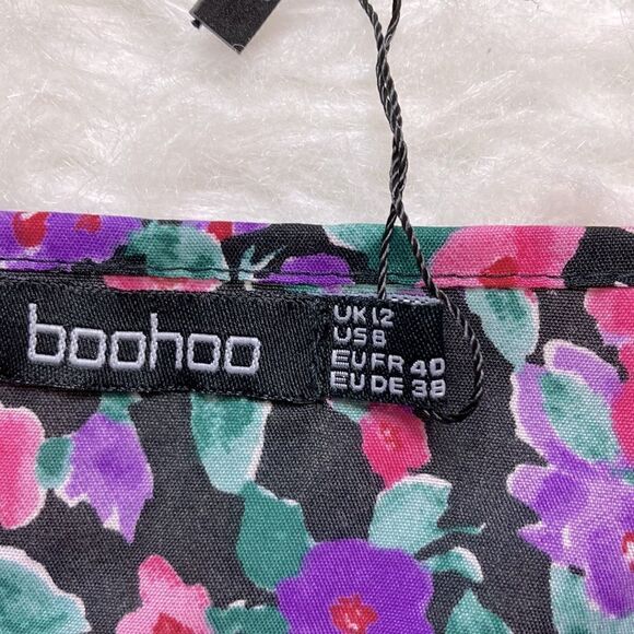 Boohoo 2-piece Floral High Waist Ruffle Shorts & Tie Crop Flutter Sleeve Top - Picture 9 of 16